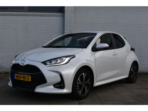 Toyota Yaris 1.5 Hybrid 115 First Edition Limited Automaat 116pk | Parkeersensoren voor en achter | 