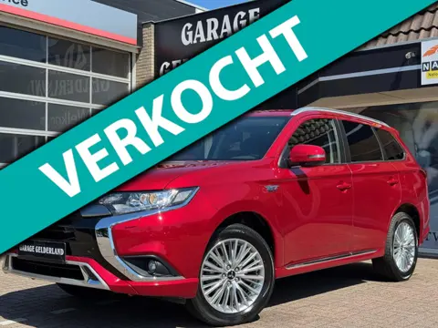 Mitsubishi Outlander 2.4 PHEV Intense+ | Volleder | Xenon | Camera | Cruise | Climate | Pdc | Isofix