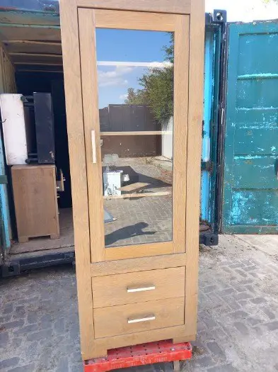 - servieskast, 200 x 75 x 45, -degelijk materiaal