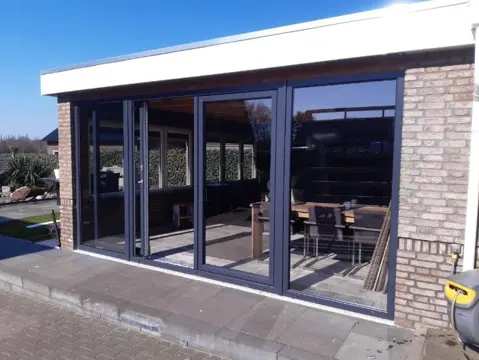 4-delige schuifpuien in antraciet grijs kunststof