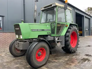 Fendt 305 LS tractor