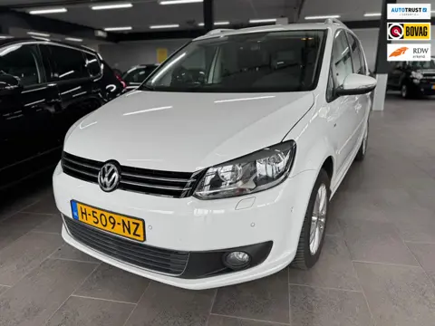 Volkswagen Touran 1.2 TSI Highline BlueMotion 7p. Navi Clima cruise lm-velgen elekt-pakket parkeerse