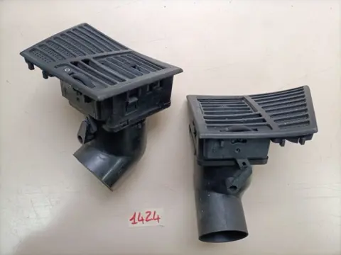 Air outlet on dashboard Ferrari 348