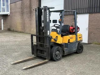 Nissan PJ02 Triplo mast / Freelift / Hefhoogte 470cm / 2 Ton / LPG / Goede staat HT1066