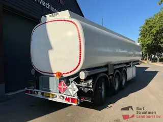 LAG O 3 41 P 3 assige tankoplegger 47500 L met 4 compartementen, as 3 gestuurd. BS1725