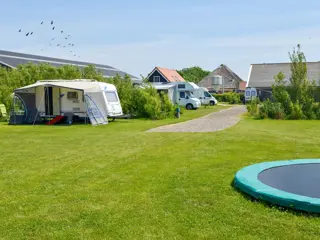 Kamperen met tent of caravan op boerencamping