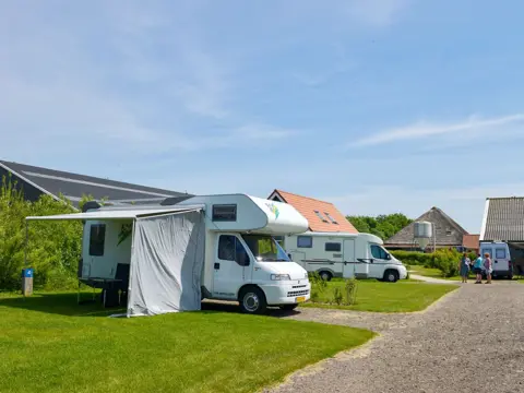 Ruime camperplek op huisdiervrije boerderijcamping