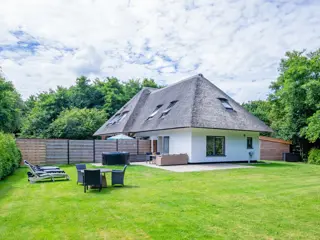 Vakantiehuis met privé jacuzzi op loopafstand van dorp en bos