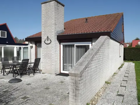 Ruim vakantiehuis met terras en buitenhaard in het bos