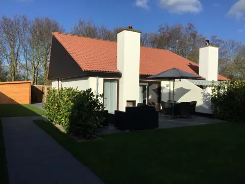 Modern ruim vakantiehuis met heerlijke tuin in het bos