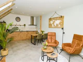 Ruim appartement in stolpboerderij met zicht op schapen