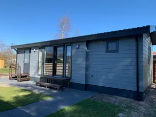 Mooi chalet op familiecamping in het bos