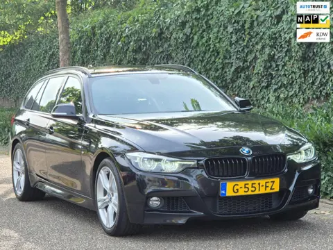 BMW 3-serie Touring M Sport INCL BTW Apple CarPlay Trekhaak Zwart LED Evo GR Navi 2e eigenaar Breeds