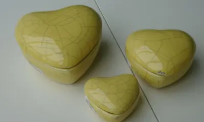 HARTJES GEEL MET CRAQUELE OLD LOOK 12-10-7,5 CM NIEUW