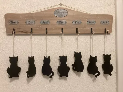 KEUKENREKJE MA T/M ZO MET POEZEN HANGERS NIEUW