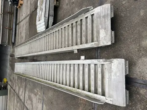 Onbekend 600cm lang Oprijplaat 600cm lang 55 cm breed