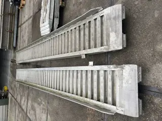 Onbekend 600cm lang Oprijplaat 600cm lang 55 cm breed