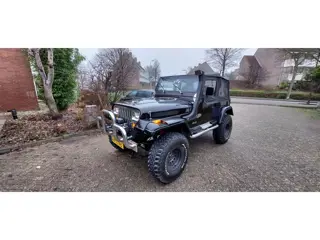 Jeep Wrangler 4.0i zwart 1993