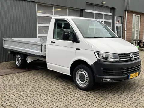 Volkswagen Transporter 2.0 TDI L2H1 150pk Pick-up Euro 6 Airco Cruise Trekhaak 2500kg Navigatie Appl
