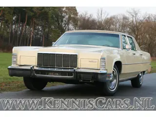 Lincoln 1976 Continental 4 door Sedan