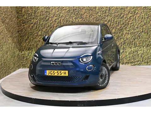 Fiat 500 Icon 42 kWh | Panorama | Carplay | PDC (bj 2021)