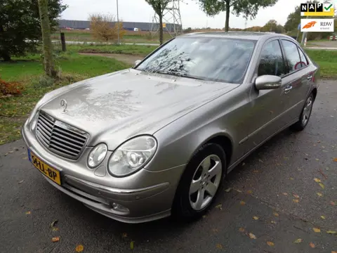 Mercedes-Benz E-klasse 240 Avantgarde AUT! Youngtimer!