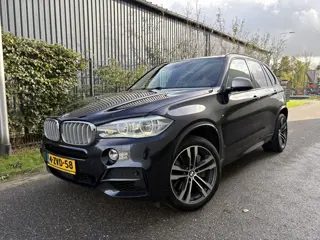 BMW X5 M50d High Executive / AUTOMAAT / PANORAMAK / HARMAN KARDON / CAMERA