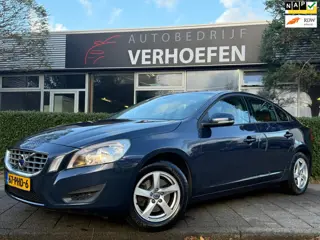 Volvo S60 1.6 T4 Kinetic - AUTOMAAT - CRUISE / CLIMATE CONTR - LEDER - NAVIGATIE - KEYLESS - VOL OND