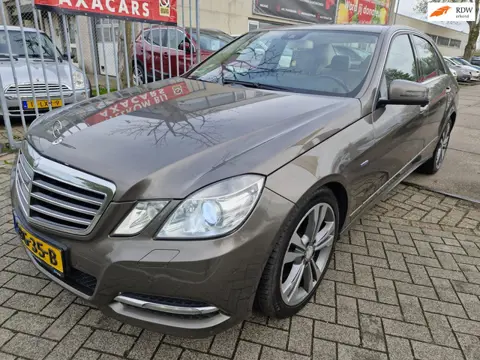 Mercedes-Benz E-klasse 300 CDI Avantgarde NETTE FRISSE AUTO ! MET NIEUWE APK !
