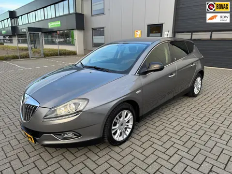 Lancia Delta 1.9-16V Twin-Turbo Oro