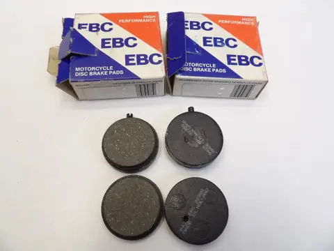 REMBLOKKEN VOOR Yamaha RD 200 1973 - 1981