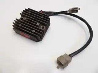 SPANNINGSREGELAAR Yamaha XV 500 Virago 1983 - 1988