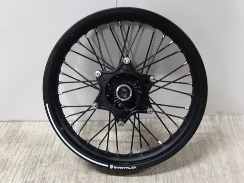 VOORVELG Husqvarna Svartpilen 401 2022 - 2023