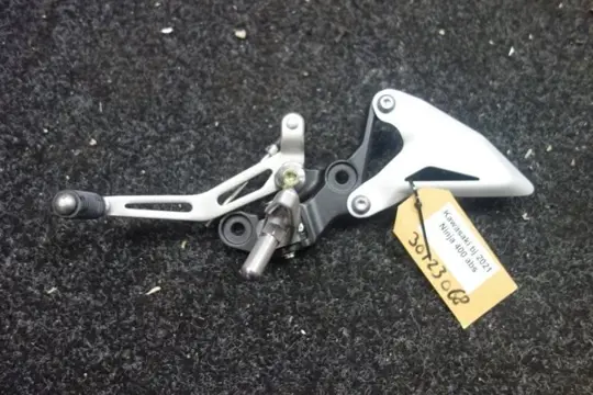 LINKER SCHETSPLAAT Kawasaki Ninja 400 2018 - 2020