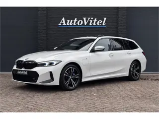 BMW 3 Serie Touring 330e M-Sport | 19,5 kWh Accu | Panodak | Head-Up | Memory | Trekhaak | 360° Came