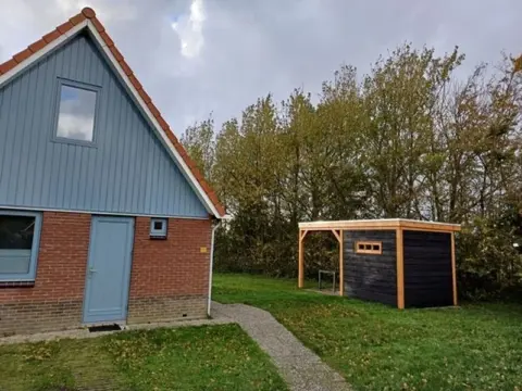 Vrijstaand vakantiehuis aan de Waddenzee en natuurgebied Utopia