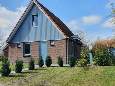 Vrijstaand vakantiehuis aan de Waddenzee en natuurgebied Utopia