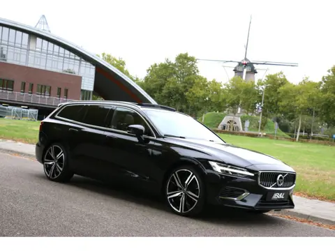 Volvo V60 2.0 T8 Plug-in Hybrid AWD Plus R-Line 341Pk Aut Full Options 1e eigenaar Panoramadak Trekh
