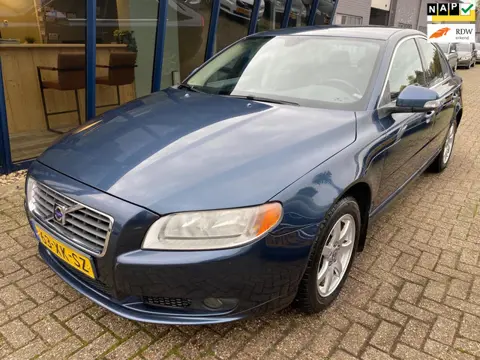Volvo S80 2.5 T Momentum Automaat LEER / NAVI / TREKHAAK