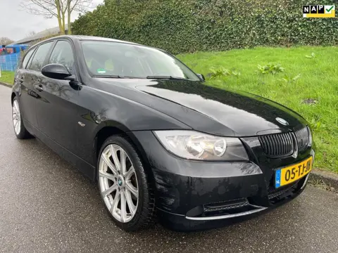 BMW 3-serie Touring 318i Business Line - automaat - Clima - 18 inch LMV - Cruise