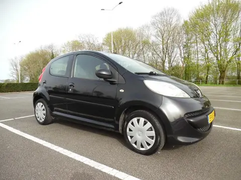 Peugeot 107 1.0-12V XS (bj 2008)