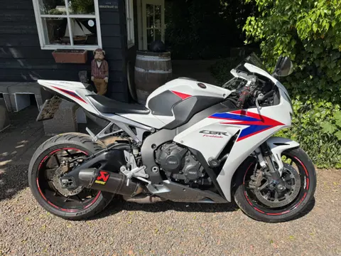 Honda CBR 1000RR Fireblade ABS AKRAPOVIC (bj 2013)