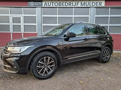 VOLKSWAGEN TIGUAN 1.5 TSI 130 Pk Highline Bs Alcantara Ecc Nav. Apple Carplay 6 Bak