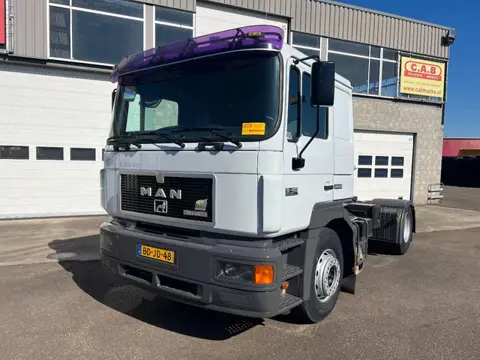 MAN 19.403 F2000 Met kiphydrauliek - manual gearbox