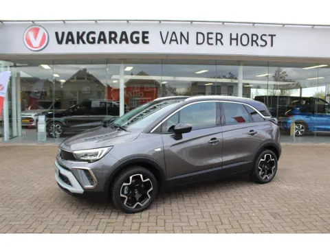 Opel Crossland 1.2-110pk Turbo Ultimate. Mooie en luxe hoogzitter met weinig km's ! Volautm. airco d