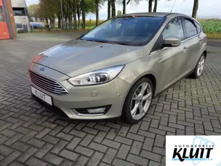 Ford Focus 1.5 Titanium Edition Stoelverwarming 18 inch velgen Achteruitrijcamera