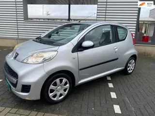 Peugeot 107 1.0-12V XR airco nwe apk, all season banden, elektrische ramen , getint glas, mooie auto