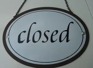 METAL SIGN CLOSED METALEN PLAAT MET KETTING