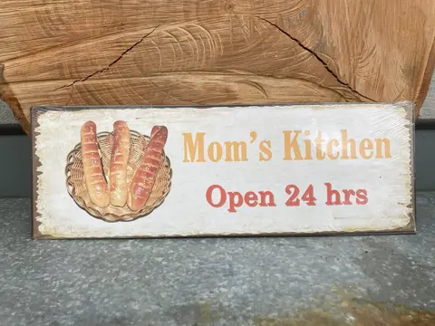 METAL SIGN MOMs KITCHEN OPEN 24 HRS NIEUW