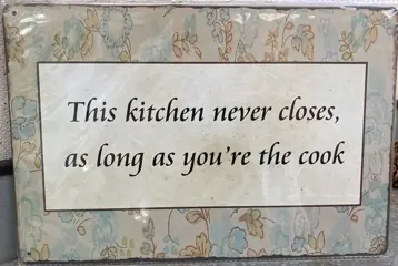 METAL SIGN THIS KITCHEN NEVER CLOSES, AS LONG AS YOU’RE THE COOK